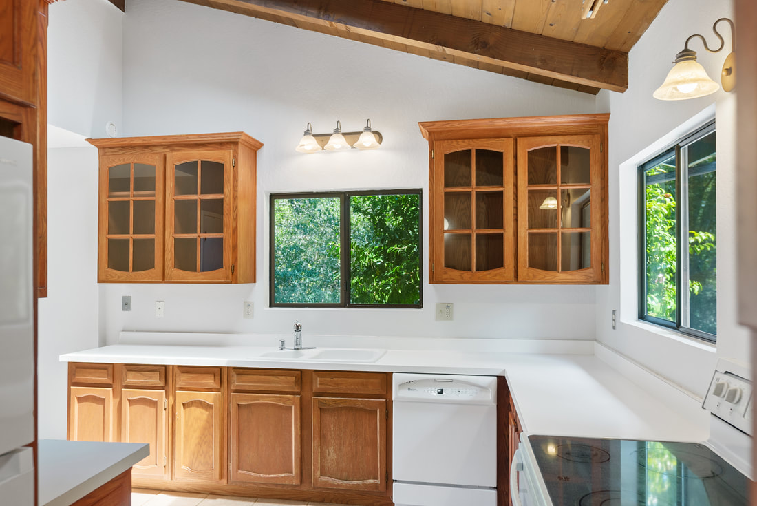 Real Estate Video of kitchen in Santa Cruz Redwoods.