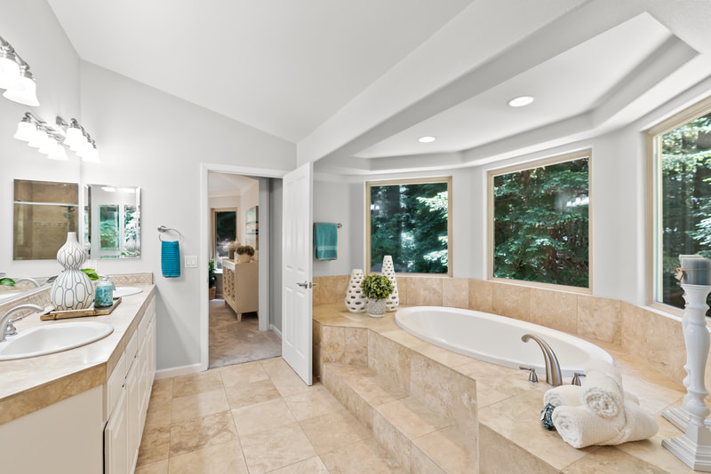 Luxury Bathroom REal Estate photography.