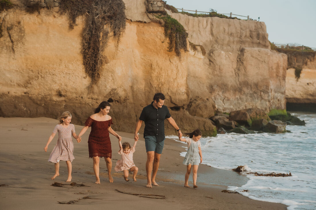 We're a Santa Cruz based family photographer and videographer who specialize in Family sessions. 